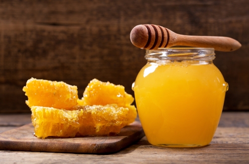 Raw Honey Remedy for Sores, Ulcers, and Burns